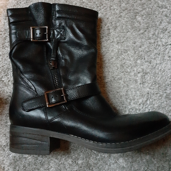 clarks engineer boots